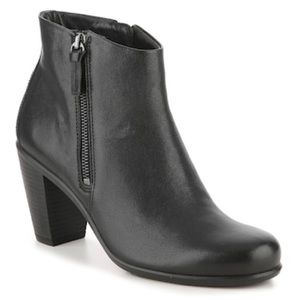 ECCO Touch 75 Bootie in Black Leather with side zippers Size 9